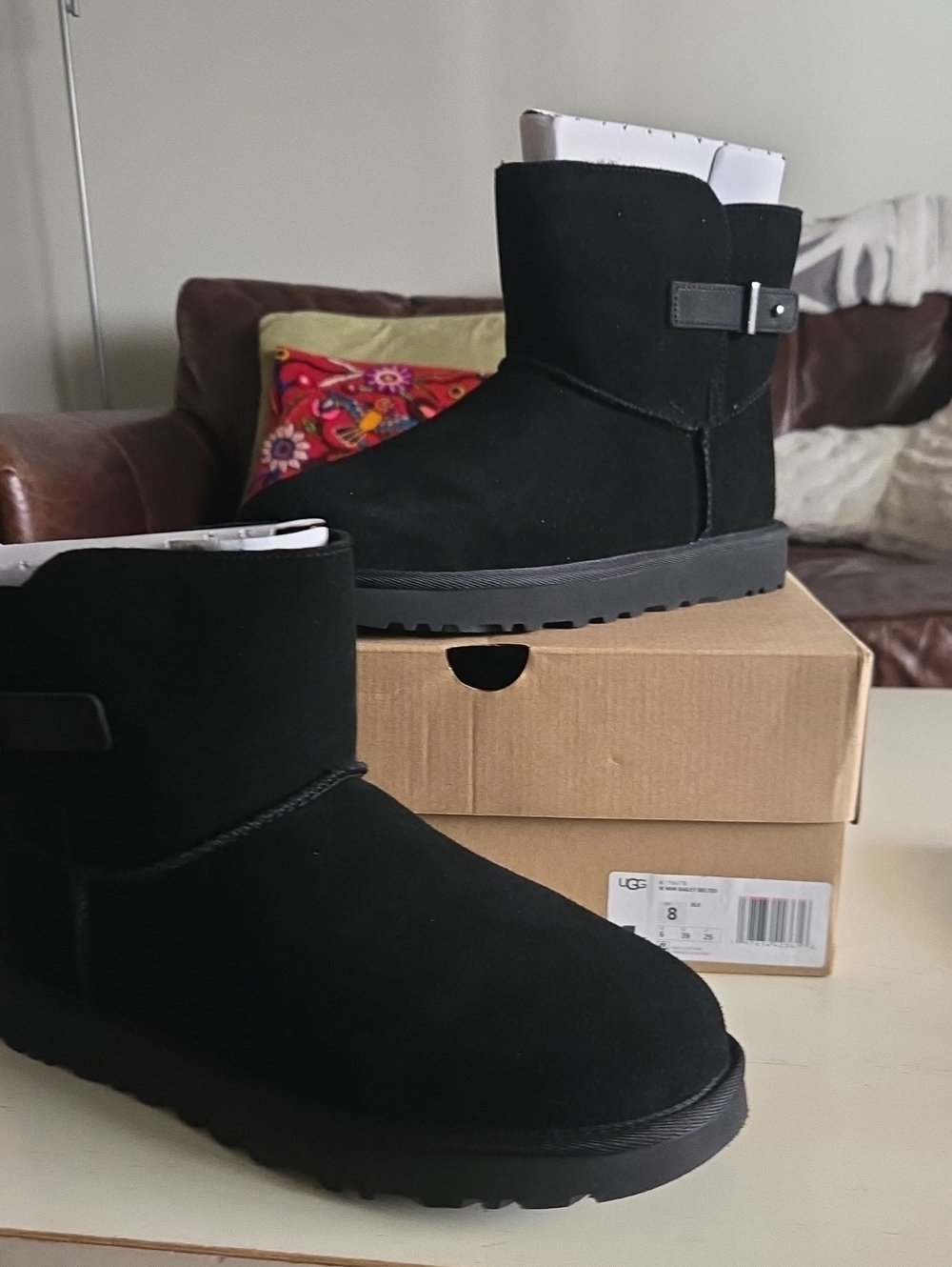 New In Box UGg Mini Bailey Belted Black Suede Boots Size 8 / 39. 1166776